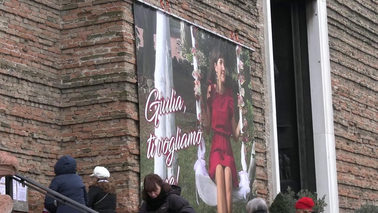 Funerali Giulia Cecchettin, il papà di Chiara Gualzetti al funerale: "Qui per abbracciare Gino"