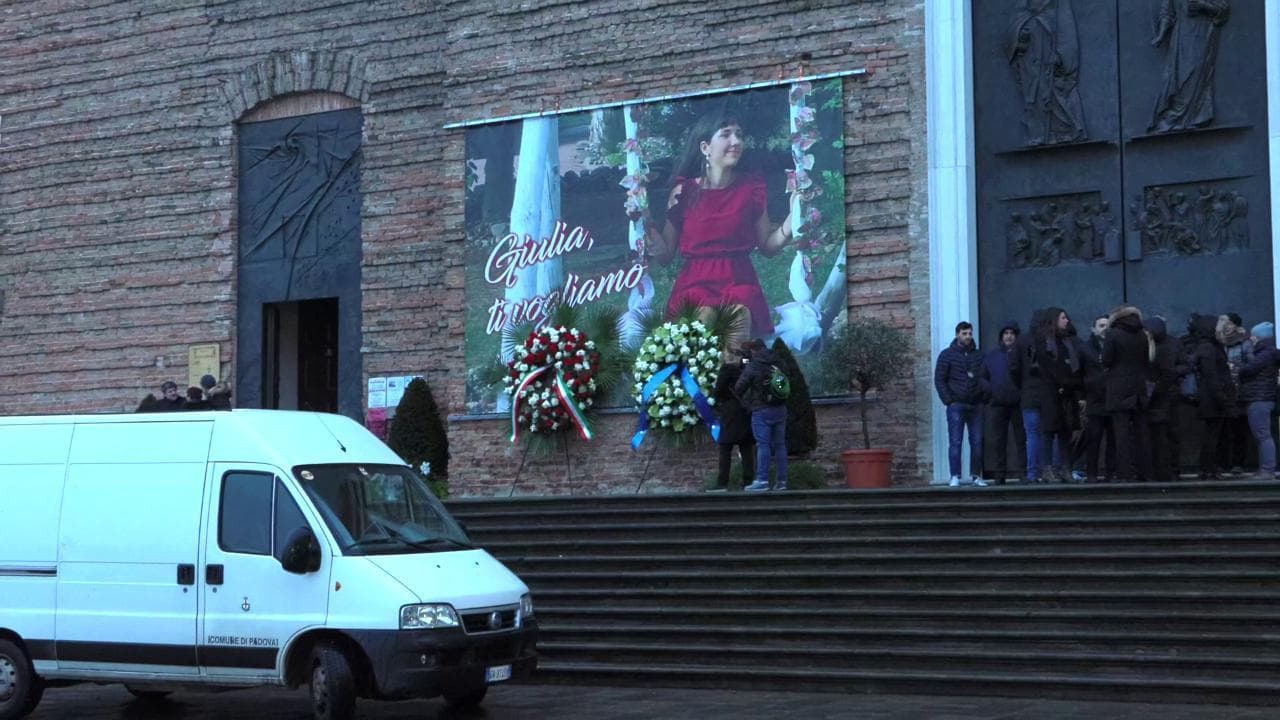 Giulia Cecchettin, il giorno dei funerali: ultimi preparativi a Padova