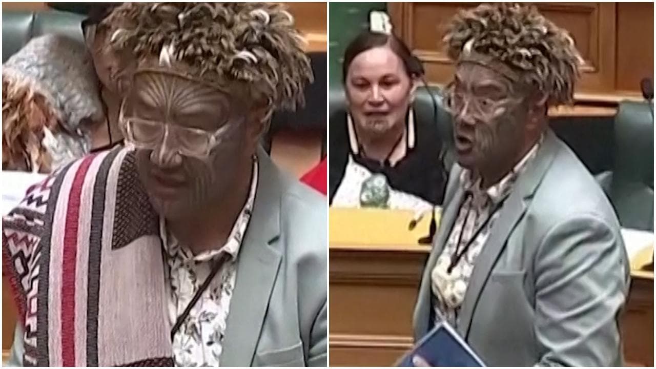 Politico maori deve giurare fedeltà a re Carlo: prima infrange il protocollo poi danza anche l'haka