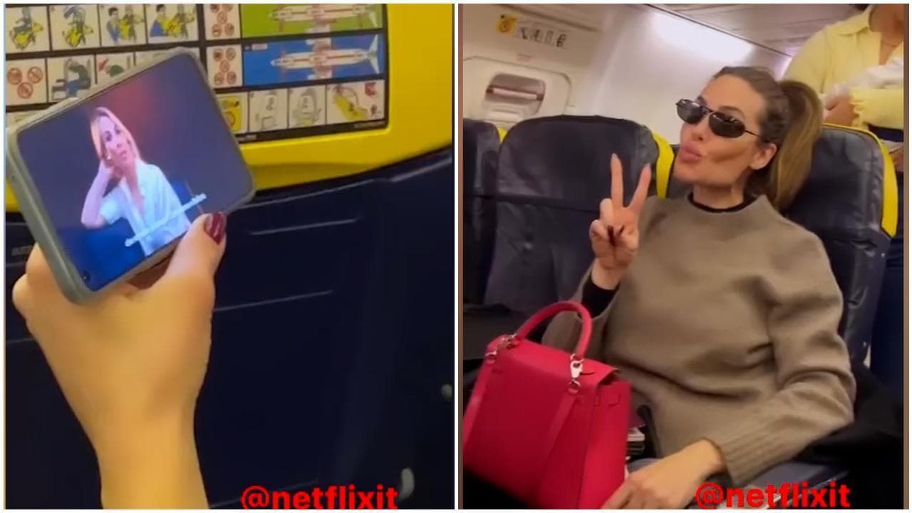 La fan guarda "Unica" in aereo, seduta dietro di lei c'è Ilary Blasi: la reazione della conduttrice