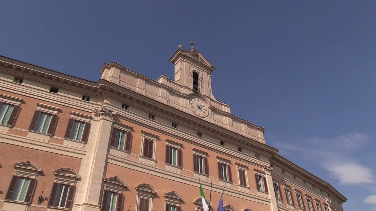 Reddito di cittadinanza, scintille tra i parlamentari: da "metadone" a "combatte la povertà"
