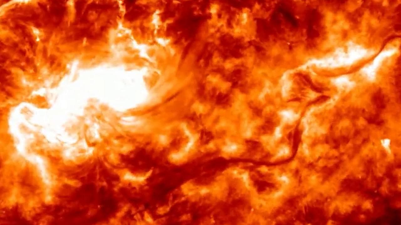 Atteso in Italia lo show dell'aurora boreale con l'arrivo di una tempesta solare: ecco com'è nata