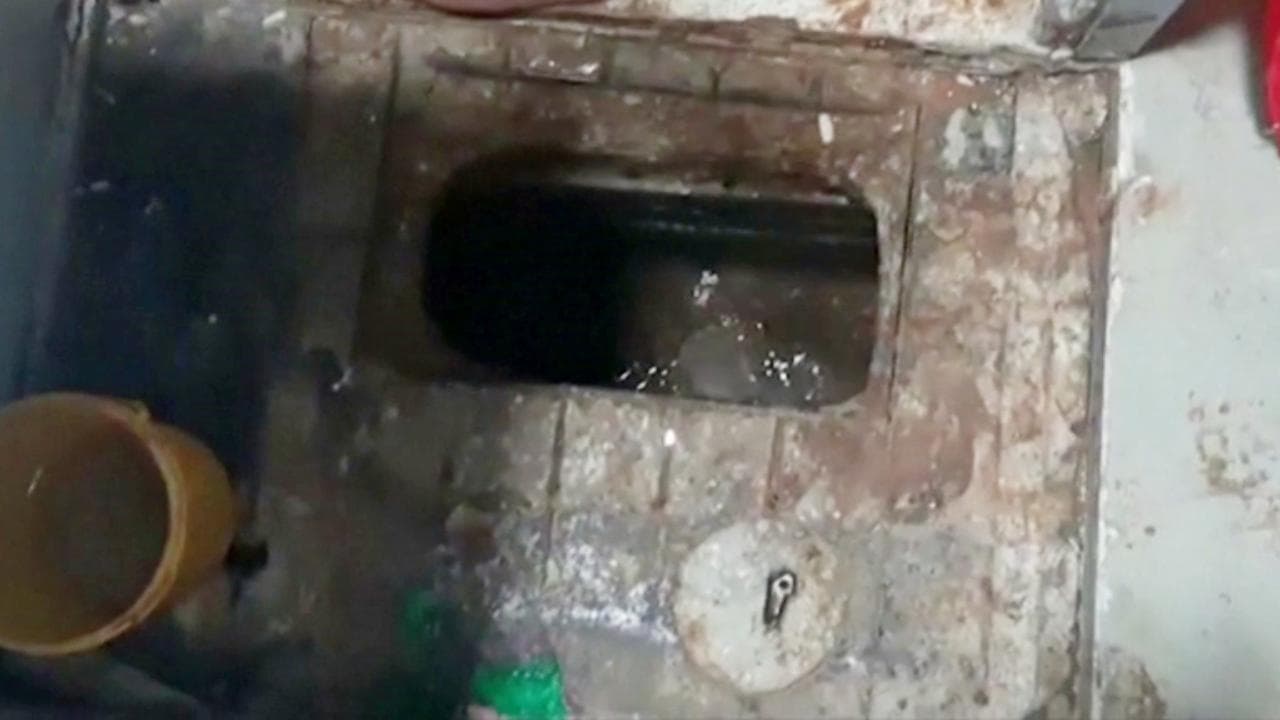 Israele, scavano un tunnel sotto al lavandino e fuggono dal carcere: l'evasione è da film