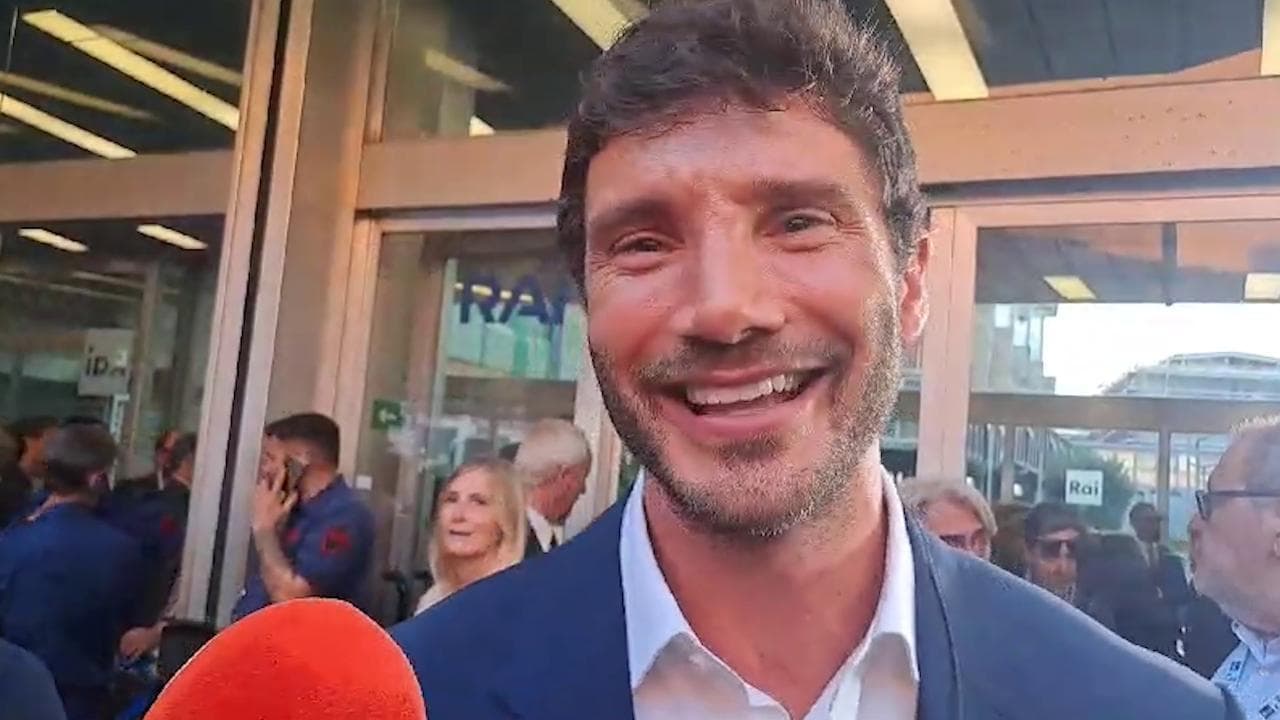Sanremo 2025, Stefano De Martino: "Una co-conduzione con Conti? Io per Carlo ci sono sempre"