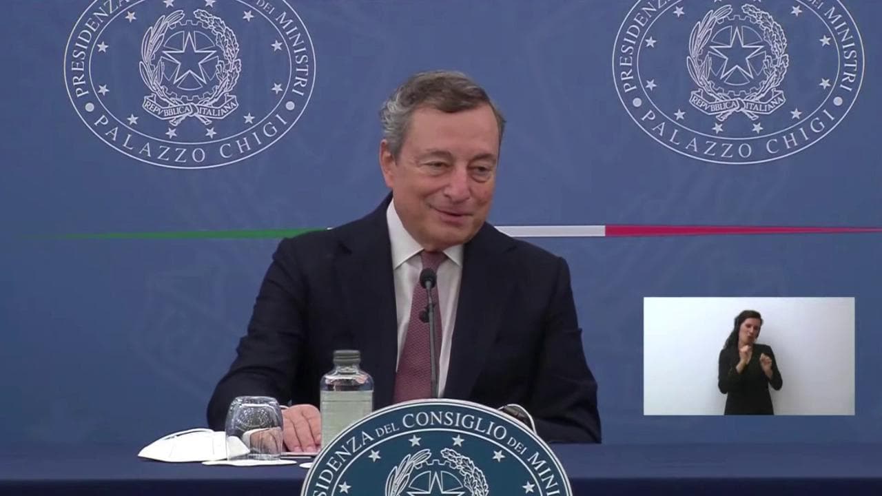 Quirinale, Draghi: "Offensivo pensarci, nei confronti dei miei e del Capo dello Stato"