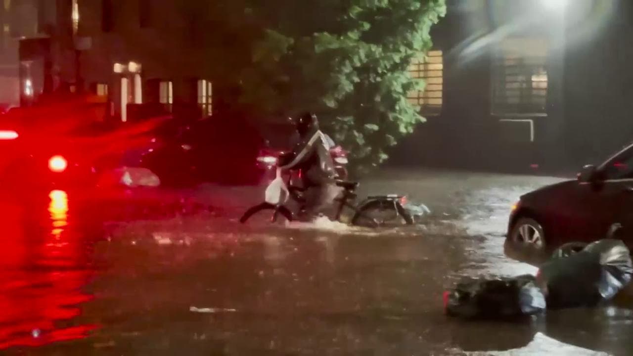 Uragano Ida, strade come fiumi a New York: dichiarato lo stato di emergenza
