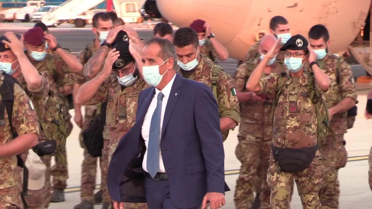 Afghanistan, rientrati gli ultimi militari italiani da Kabul. Guerini: "Resta il rammarico di chi avremmo potuto salvare"
