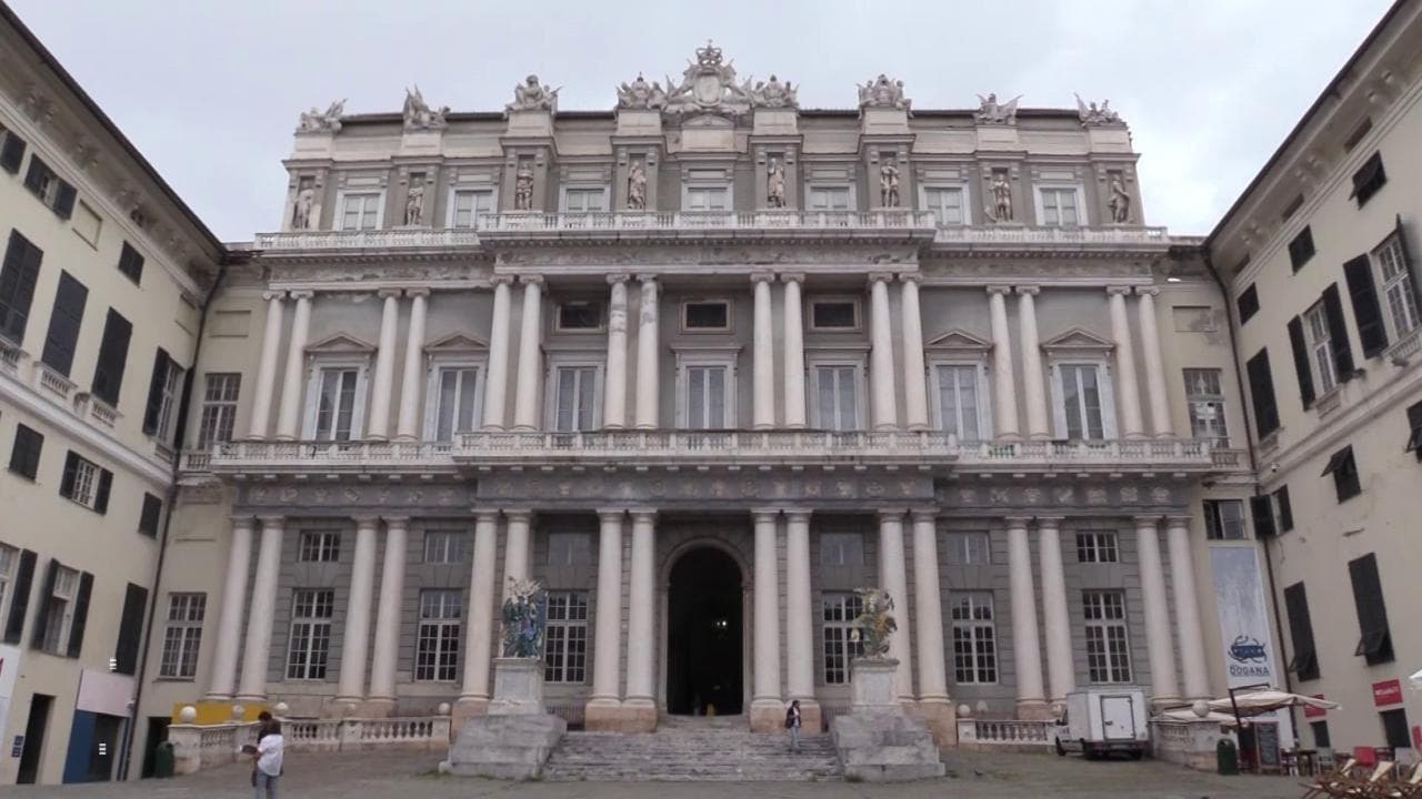 Genova, visita inedita alle celle del Palazzo Ducale: 400 anni di storia nei graffiti dei detenuti