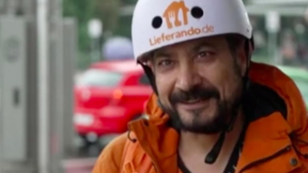 Da ministro in Afghanistan a rider in Germania: "Sono orgoglioso del mio lavoro"