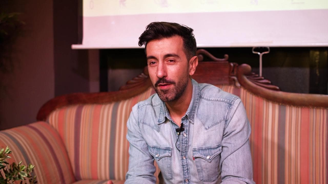 Con Taffo la morte arriva sui social: nella mente di chi è riuscito a vendere bare facendo sorridere
