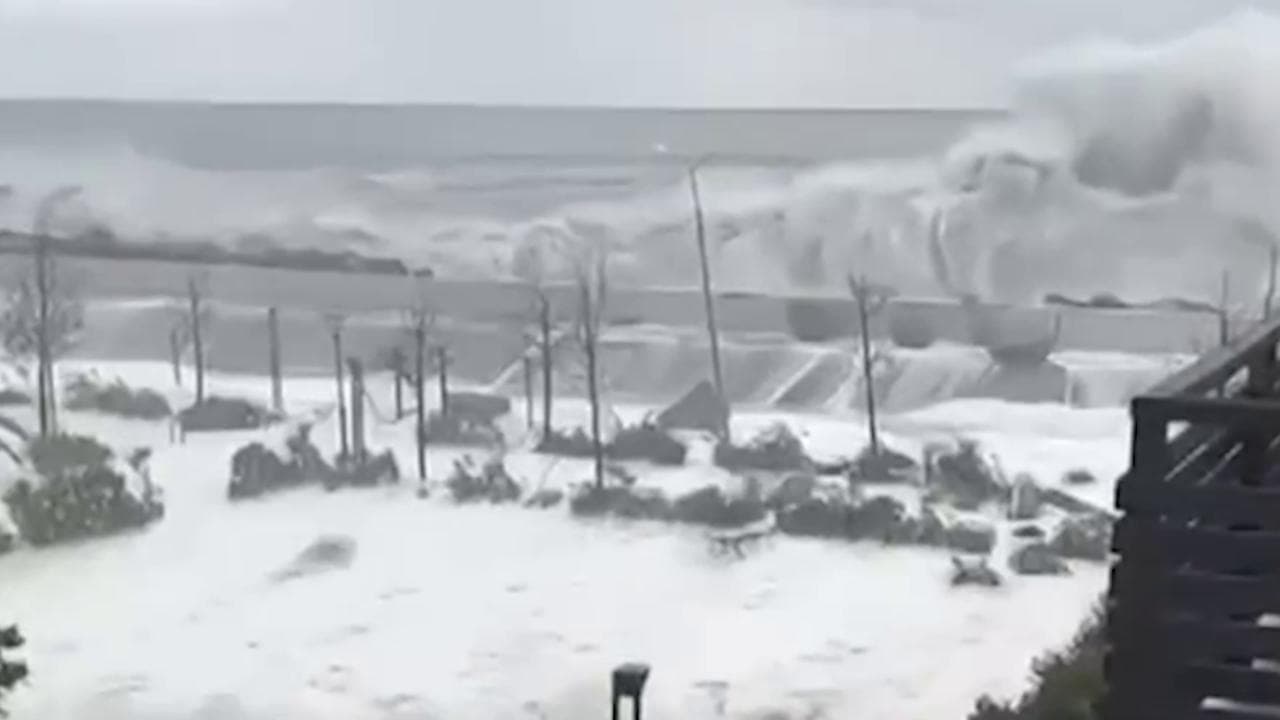 "Armageddon" in Crimea, maltempo estremo si abbatte sulle coste del Mar Nero con venti a 144km/h