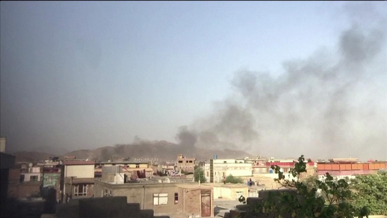 Kabul, esplosione vicino all'aeroporto: le prime immagini