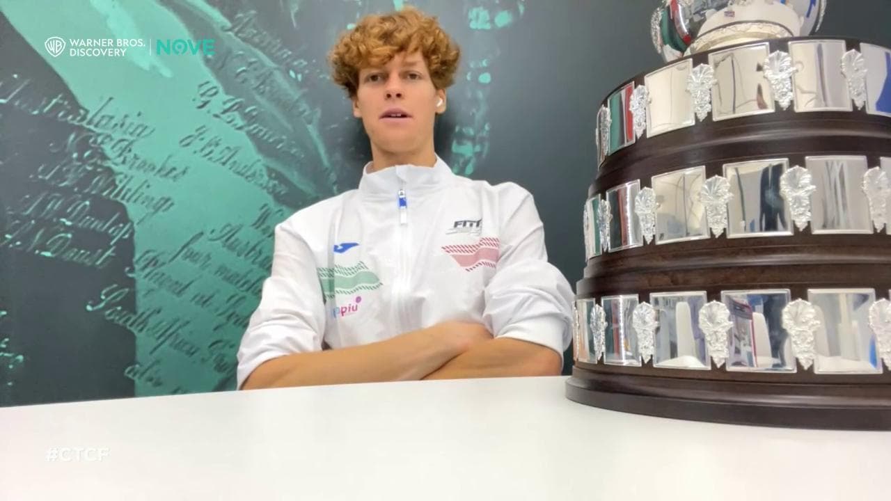Fazio, Sinner solleva la Coppa Davis :"Questa è per tutti voi tifosi"