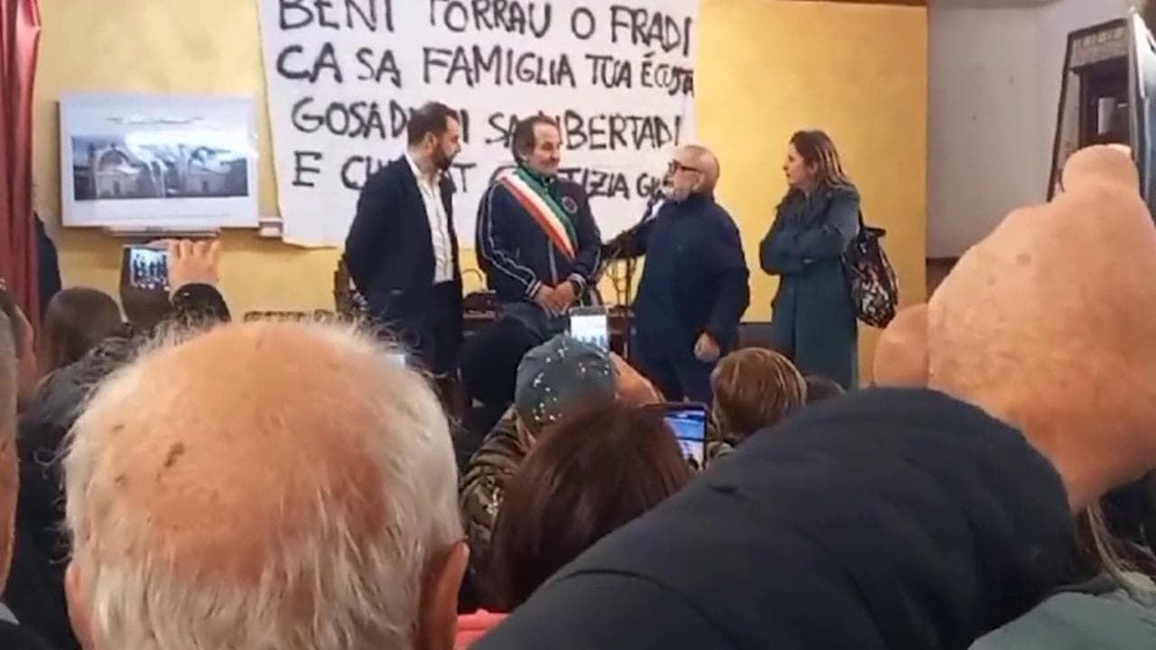 Dopo 32 anni di carcere Beniamino Zuncheddu torna nel suo paese: la festa a Burcei