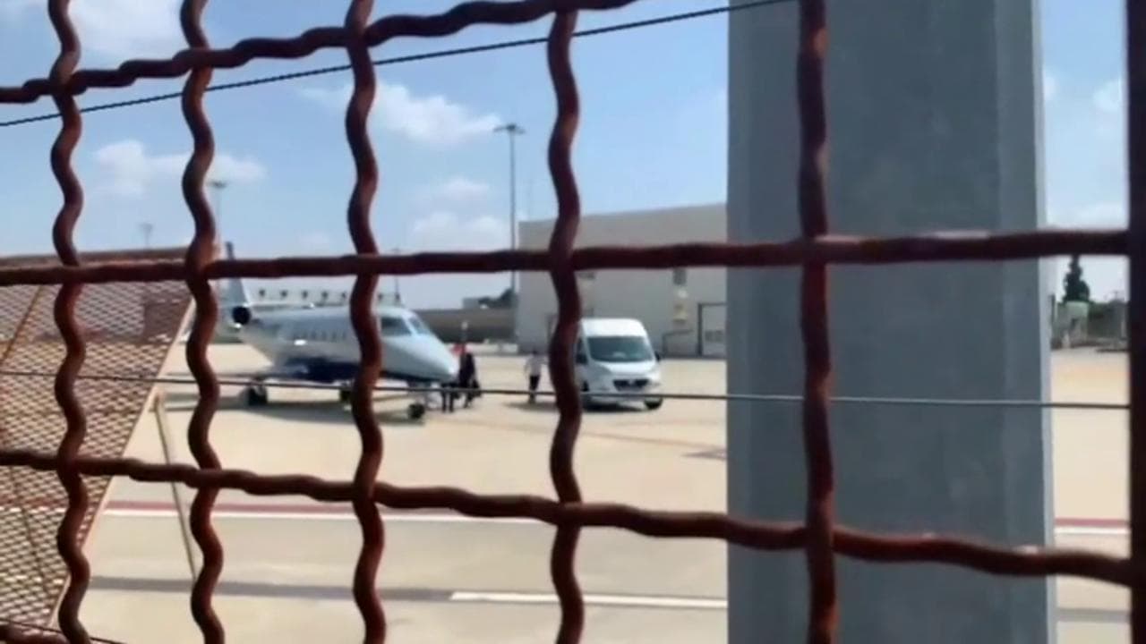 Calcio, CR7 lascia la Juventus: la partenza sul jet privato dall'aeroporto di Torino-Caselle