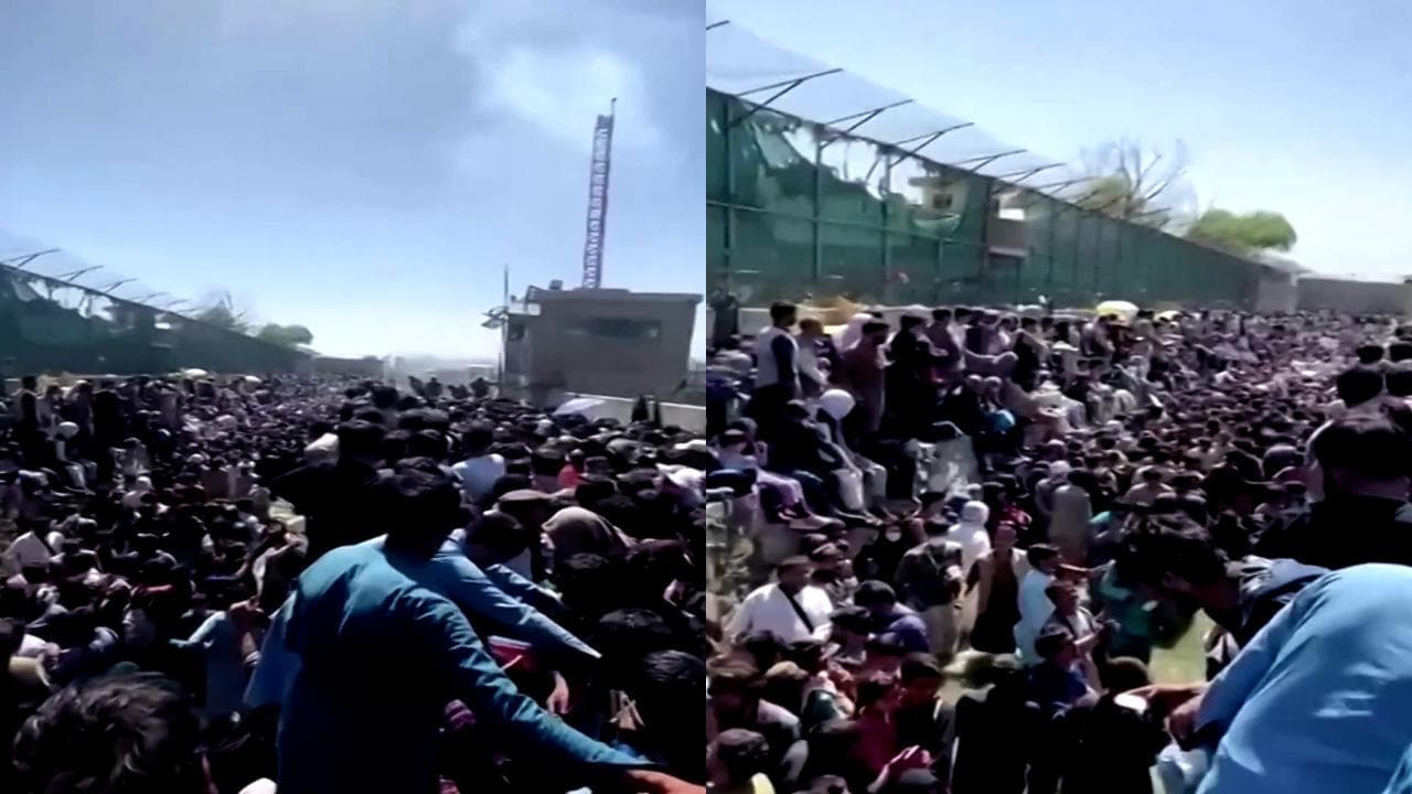 Attentato kamikaze a Kabul: la folla all'aeroporto due ore prima dell'attentato