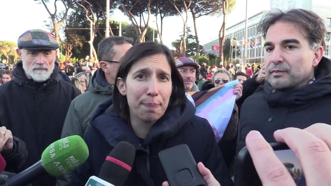 25 Novembre, Schlein in piazza a Roma: "Fermiamo questa mattanza ma la repressione non basta"