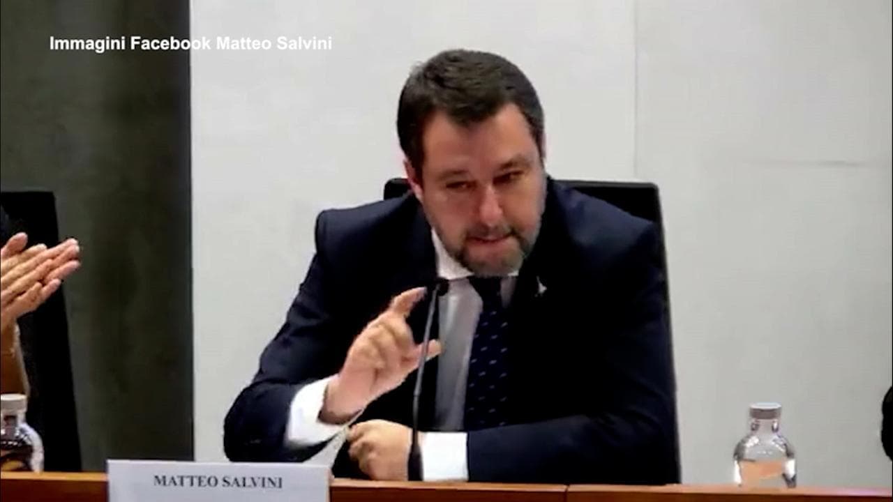 Lega, Salvini ricorda Roberto Maroni a un anno dalla morte e si commuove