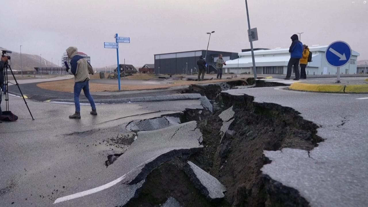 Ancora deserta Grindavik: scosse voragini e magma. Le autorità islandesi: “Resta il pericolo di eruzione”