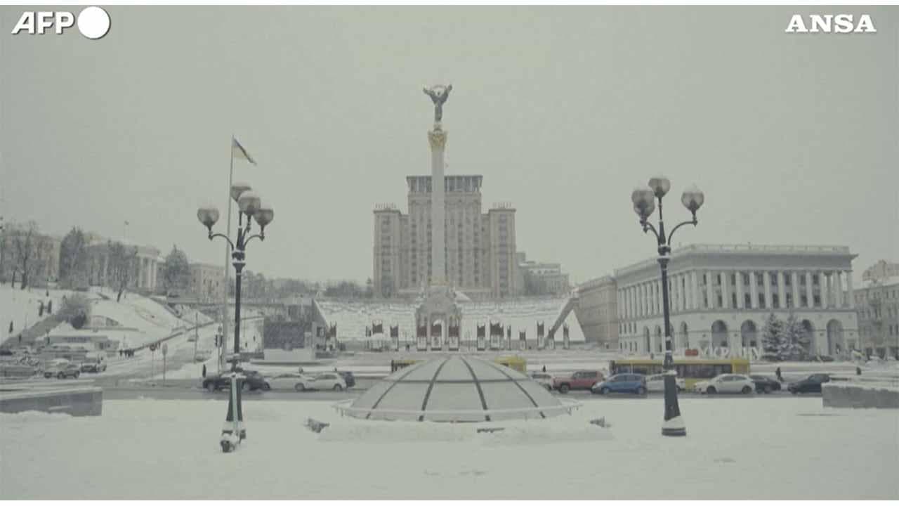 Ondata di maltempo in Ucraina: Kiev imbiancata dalla prima nevicata di stagione