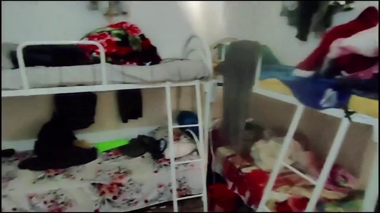 Letti ovunque nell'appartamento-dormitorio per migranti: denunciato a Cagliari affittacamere abusivo