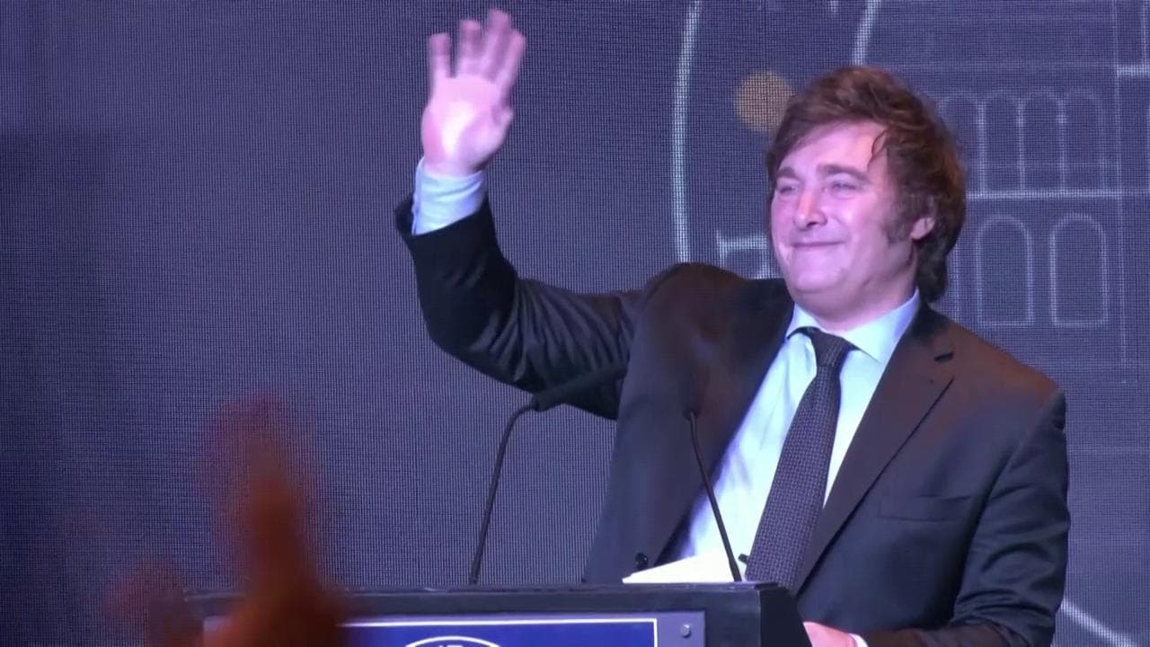 Argentina, Milei vince le elezioni: "Giorno storico, inizia la ricostruzione del Paese"