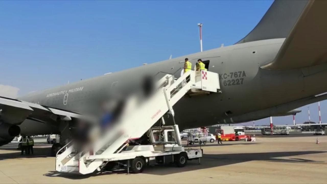 Ponte aereo Kabul-Italia, arrivato il secondo volo umanitario dall'Afghanistan: a bordo 85 persone