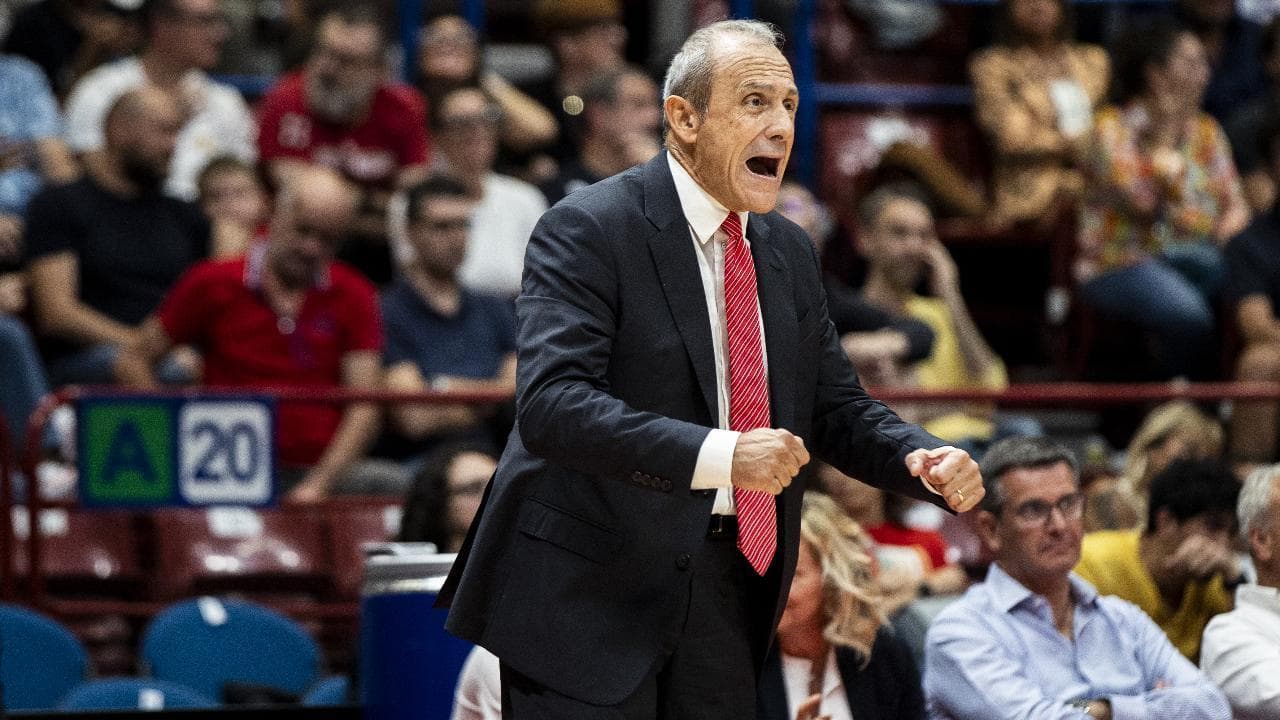 Ettore Messina alla Mourinho: "Ai vigliacconi schifosi che mi insultano rispondo: 35 tituli"