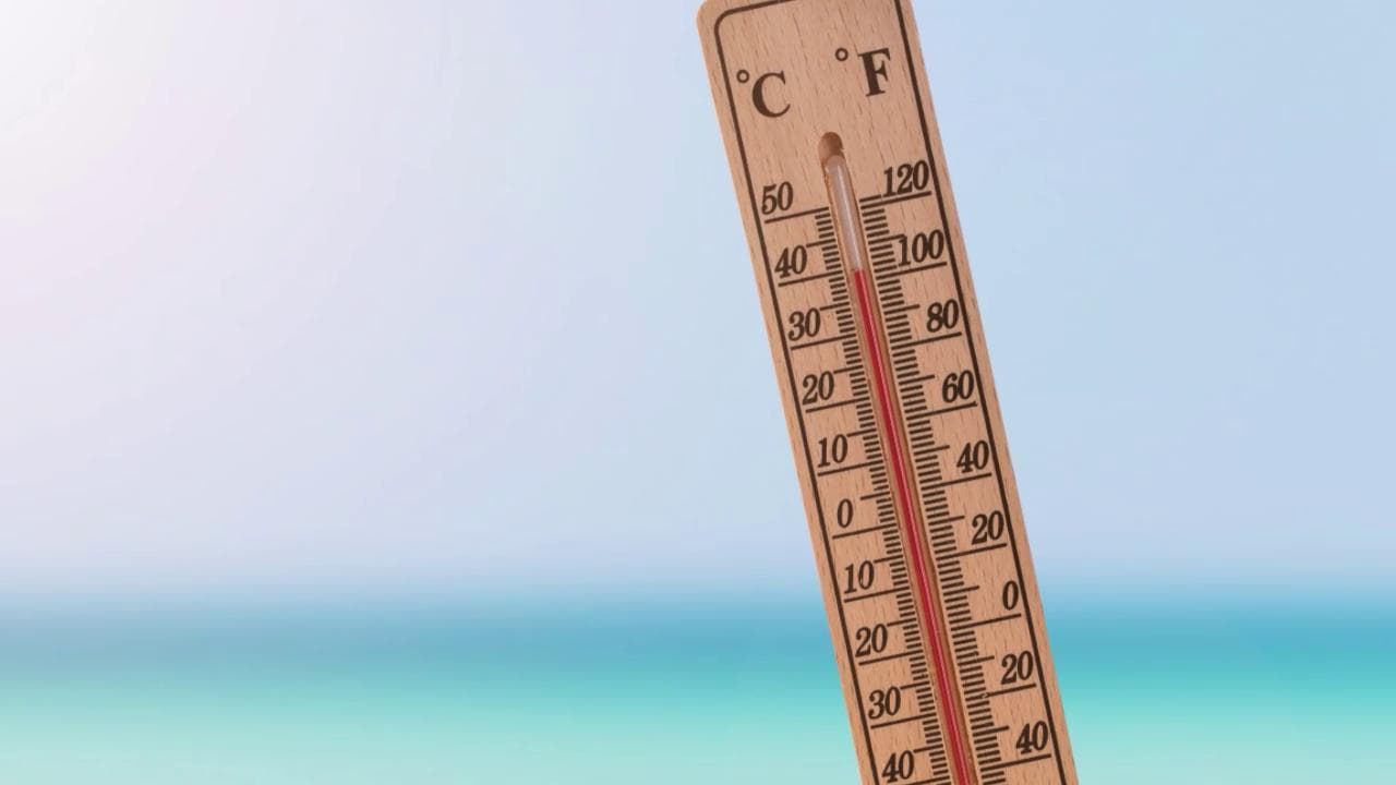 Caldo in Italia, scendono le temperature ma 16 città superano ancora i 30 gradi