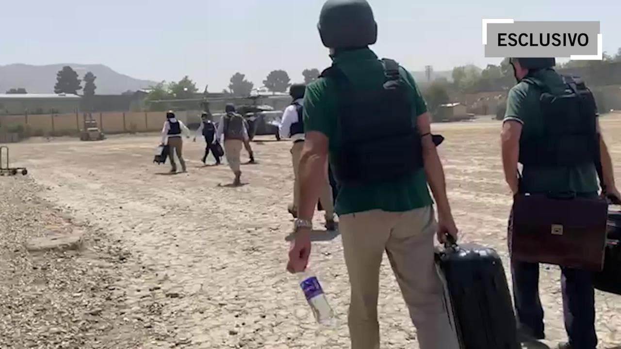 "Così fuggiamo da Kabul''. L'evacuazione via elicottero degli italiani in Afghanistan