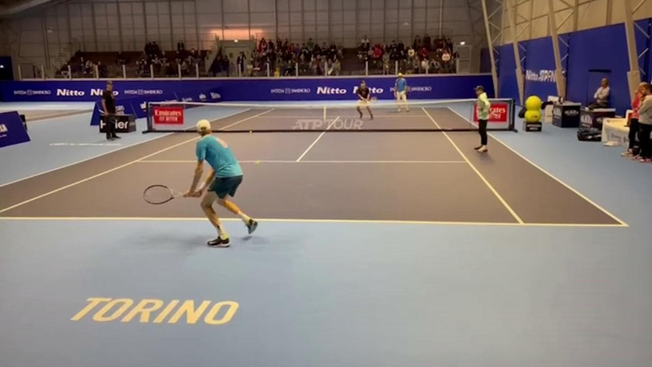 Atp, l'allenamento di Sinner in vista del match con Djokovic: prende a "pallate" Gonzalo Bueno