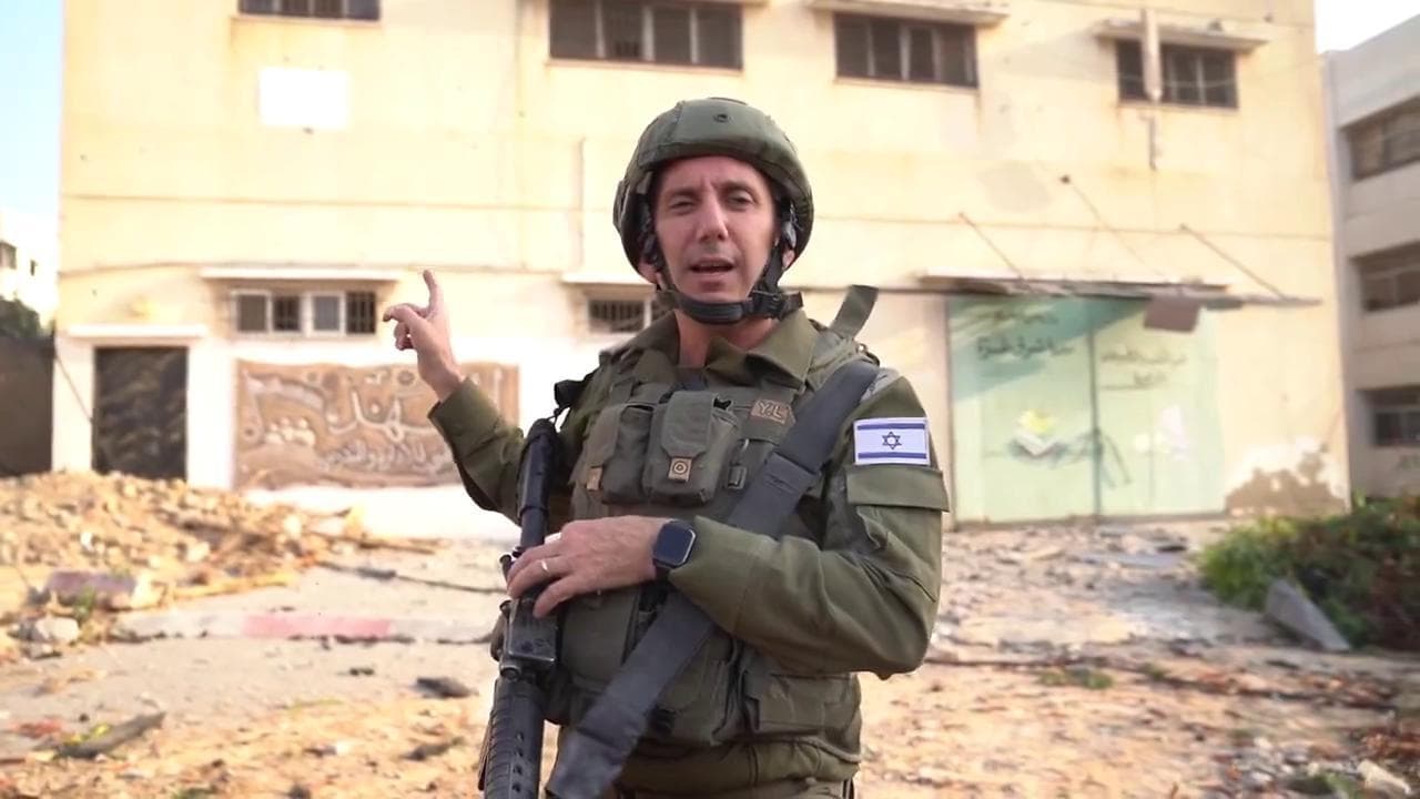 Forze israeliane: "Hamas teneva gli ostaggi nei sotterranei dell'ospedale pediatrico Rantisi a Gaza City". In un video mostrate le armi, le corde, la moto e un biberon
