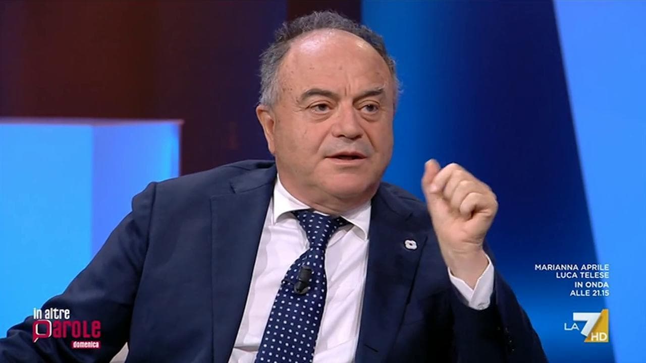 Gratteri: “La mafia usa TikTok per reclutare i giovani mostrando loro ricchezza e soldi facili”