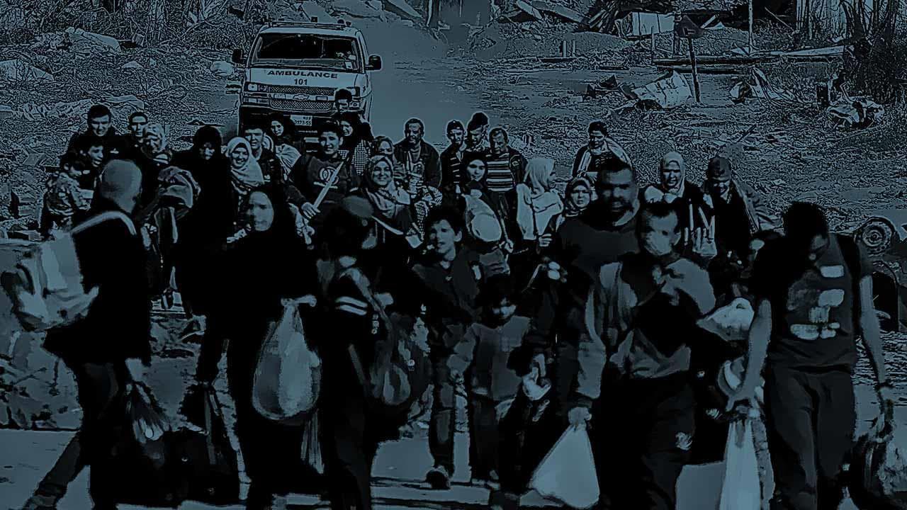 Dentro Gaza City, con i palestinesi che scappano a sud lungo il corridoio umanitario. "Un fiume di persone nella città spettrale".