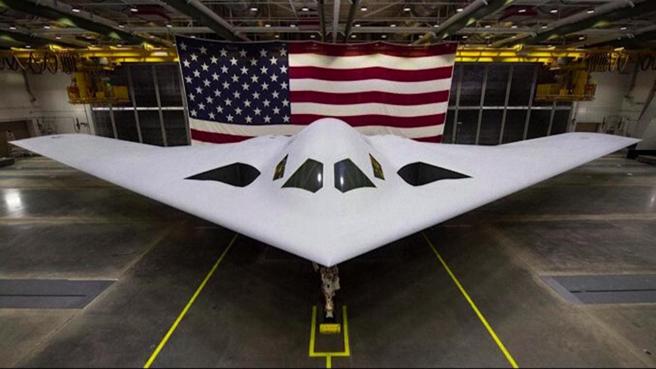 Le immagini del primo volo del nuovo bombardiere B-21 Raider dell'Air Force americana