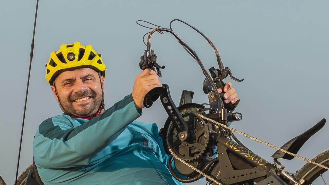 L'impresa di Matteo Parsani, colpito da lesione spinale: 3.000 chilometri in handbike nel deserto