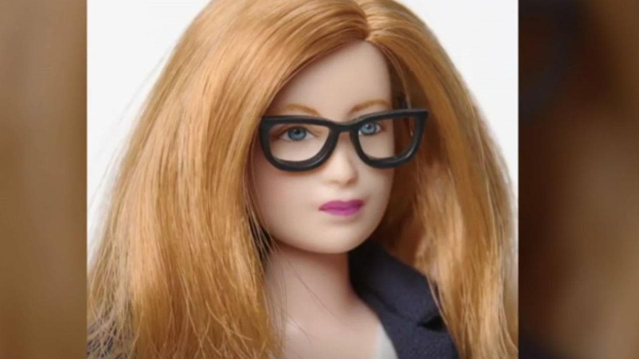 Coronavirus, la creatrice di AstraZeneca diventa una Barbie: "Ispirerò le bambine"