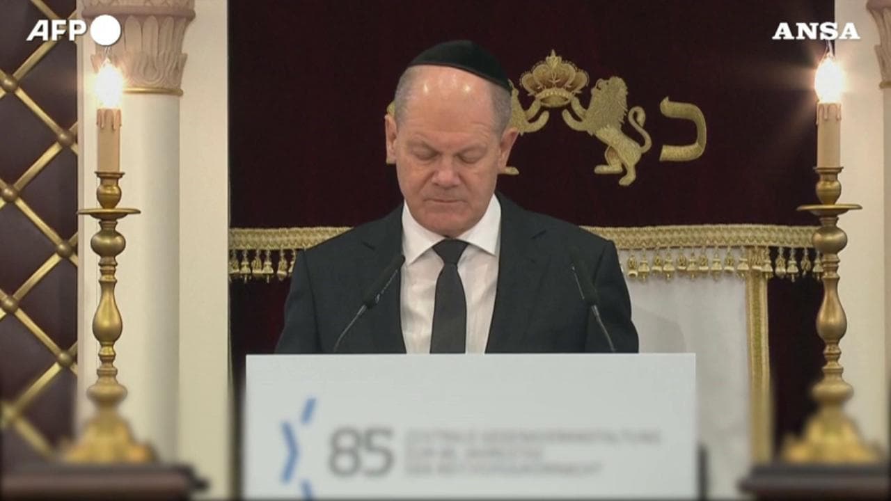 Scholz nell'anniversario della Notte dei cristalli: "Perseguiremo chiunque sostenga il terrorismo o inciti all'antisemitismo"