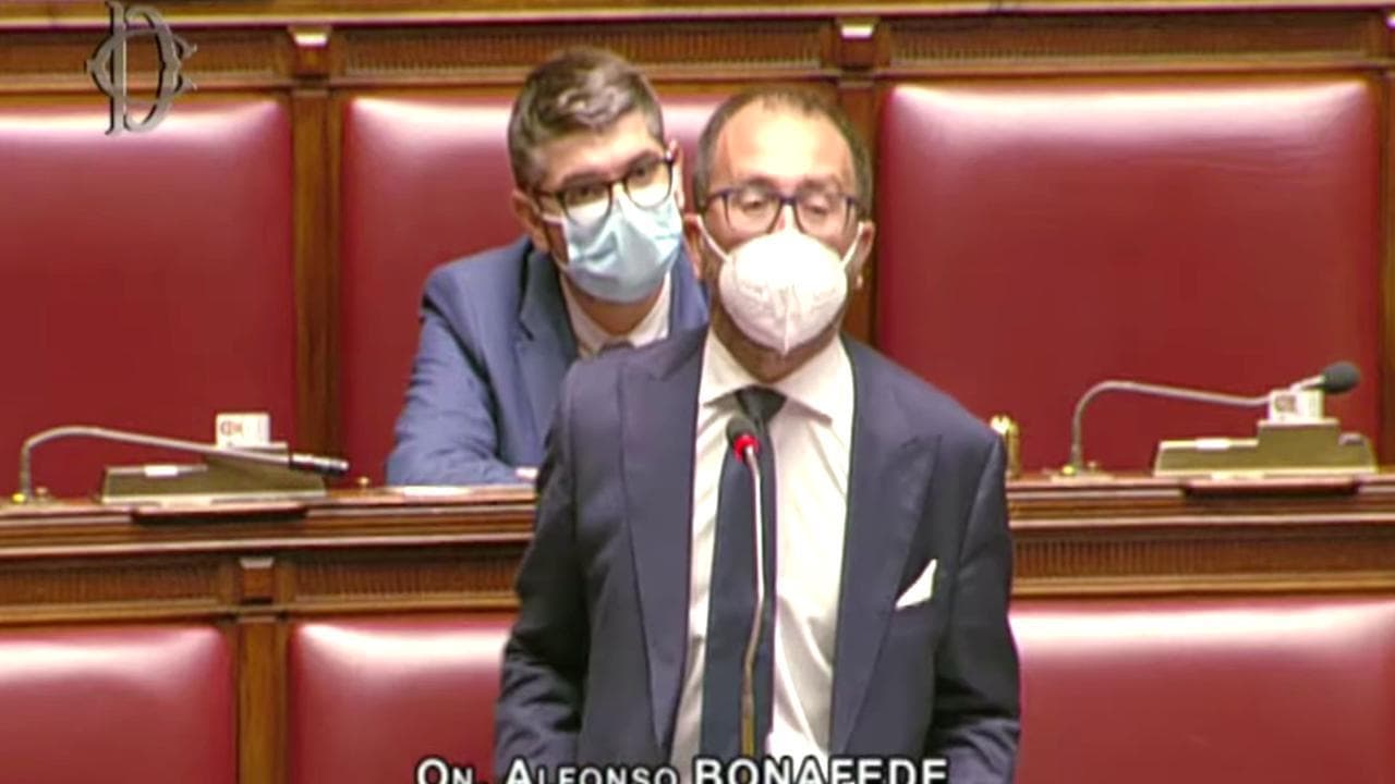 Giustizia, la Camera approva. Caos all'intervento di Bonafede. Lui: "Con noi nessuna restaurazione"