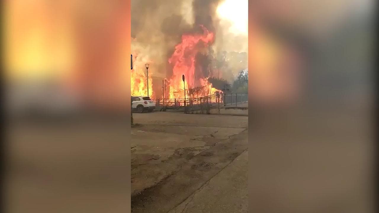 Incendi a Pescara, feriti e bagnanti in fuga