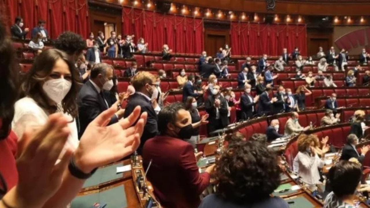 Camera, Oro a Tamberi e Jacobs: la standing ovation dei deputati