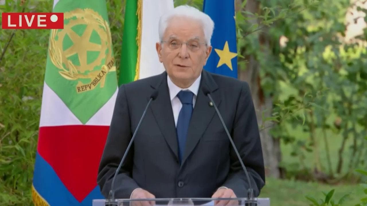 Mattarella: "E' il virus che limita la libertà, non le regole"