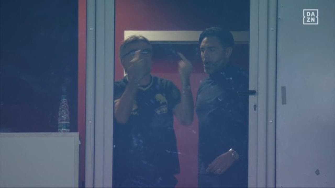 Torino, Juric mostra il dito medio alla Maratona, la curva granata, dopo la partita col Sassuolo