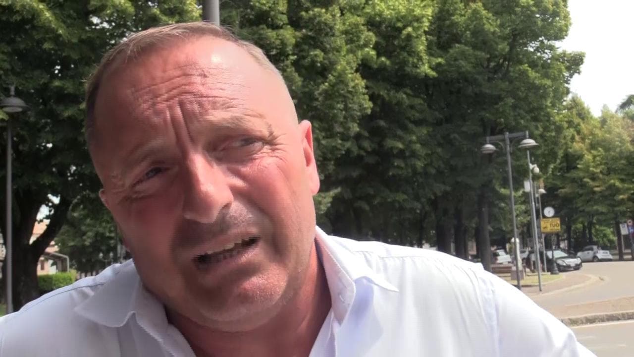 Voghera, i cittadini: "L'assessore è soprannominato lo 'sceriffo', gira sempre con la pistola"