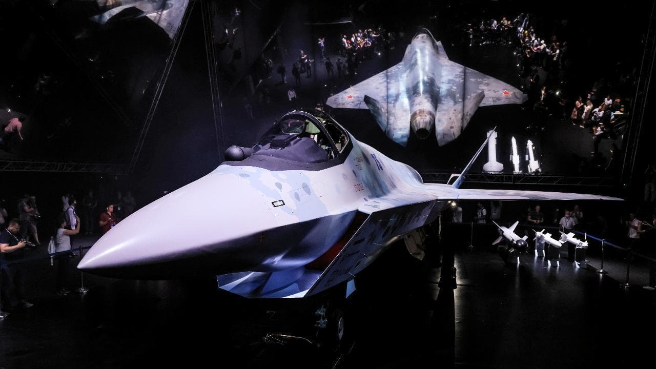 Russia, presentato "Scacco matto": l'ultimo caccia stealth di nuova generazione