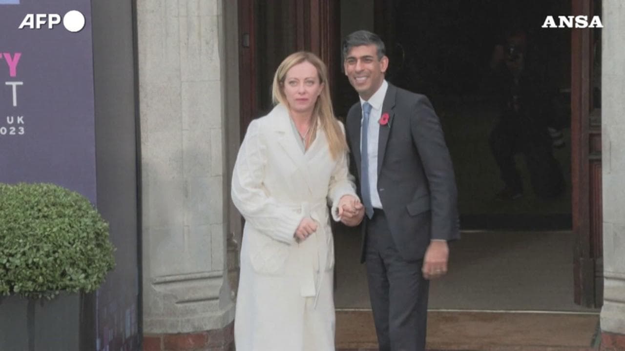 Summit sull'Intelligenza Artificiale, Giorgia Meloni accolta dal premier britannico Sunak