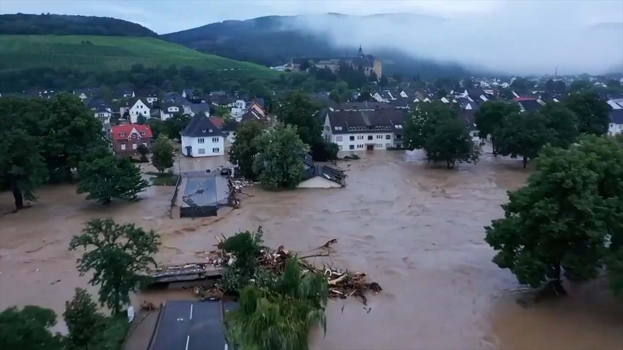Maltempo in Germania: case sommerse e strade distrutte, le immagini dal drone