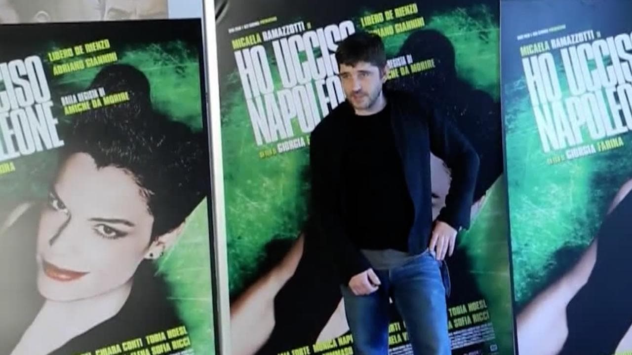Morto Libero De Rienzo, quando scherzava coi fotografi durante il photocall di "Ho ucciso Napoleone"