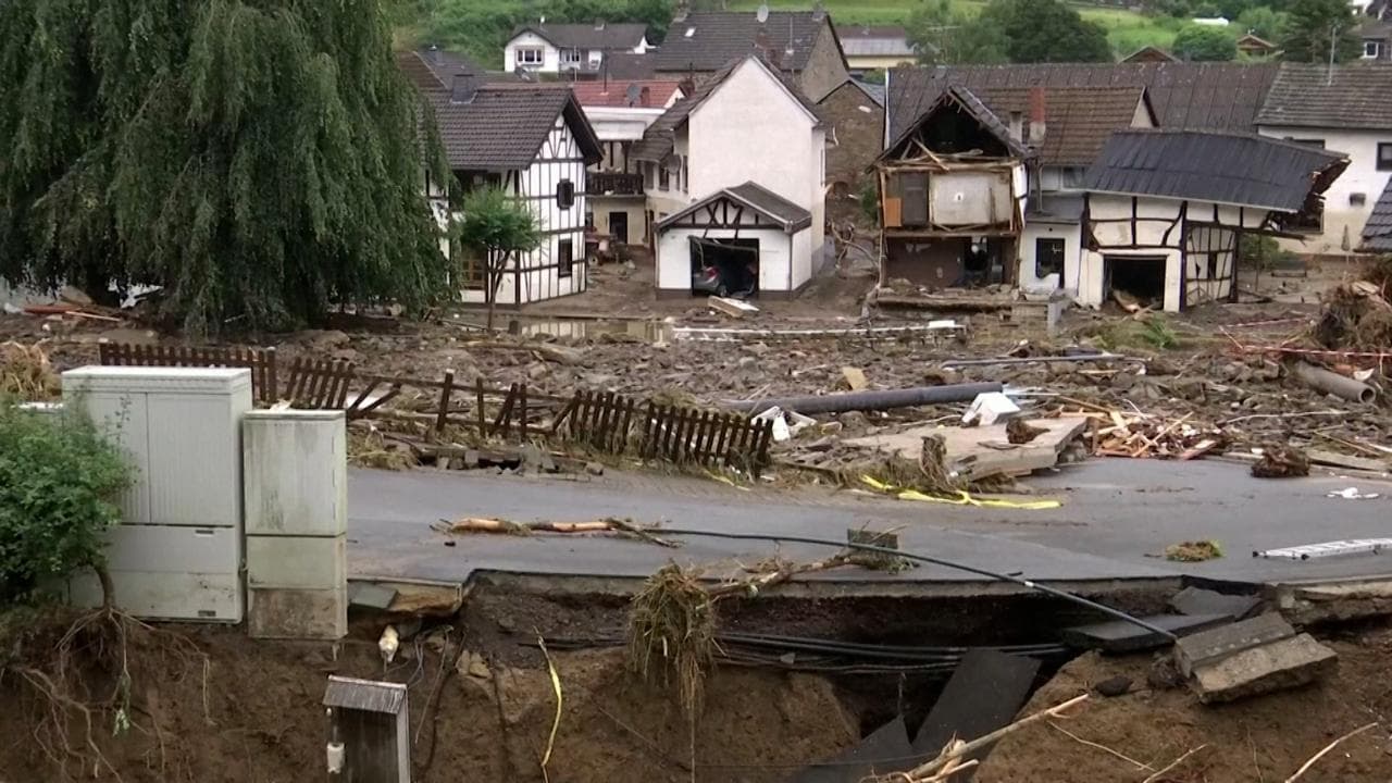 Maltempo in Germania, il giorno dopo il nubifragio: case distrutte e strade divelte