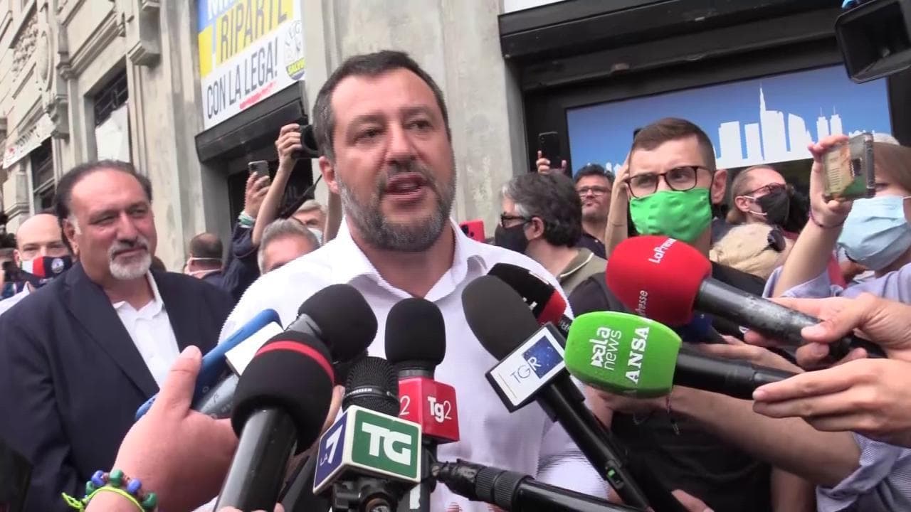 Salvini ai giornalisti: "Il vaccino lo farò ad agosto, sarete i primi a saperlo". E sul Green Pass non risponde
